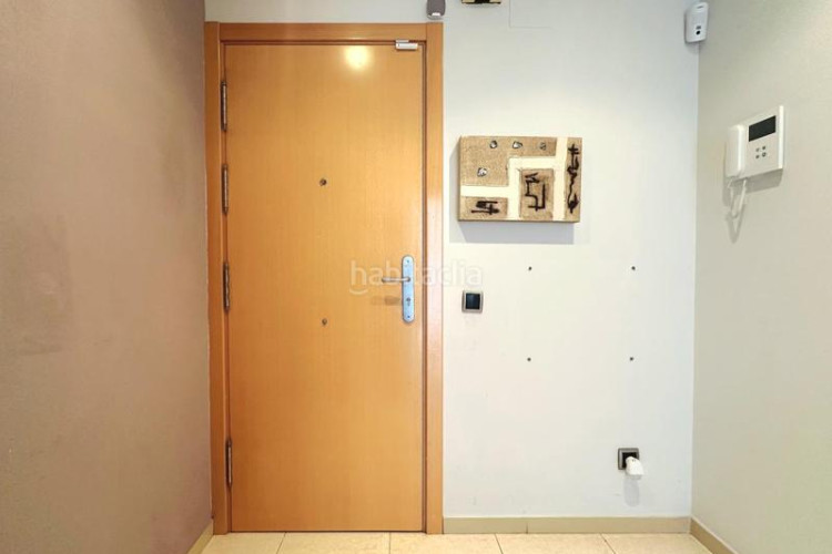 Ático atico 102 m2 con terraza de 53 m2 a pie de comedor incluye parquing y tratero en avenida madrid tocando estacio est en Terrassa