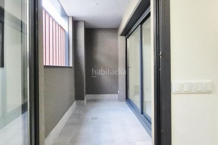 Planta baja pis obra nova 95 m2 2 hab dobles i estudi al carrer transversal en Terrassa