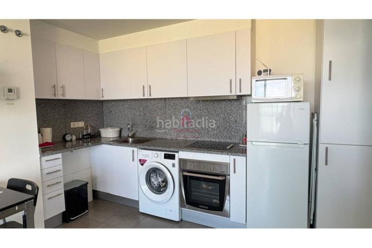 Piso  en venta con balcón a pie de comedor, parking y trastero, listo para entrar a vivir! en Terrassa