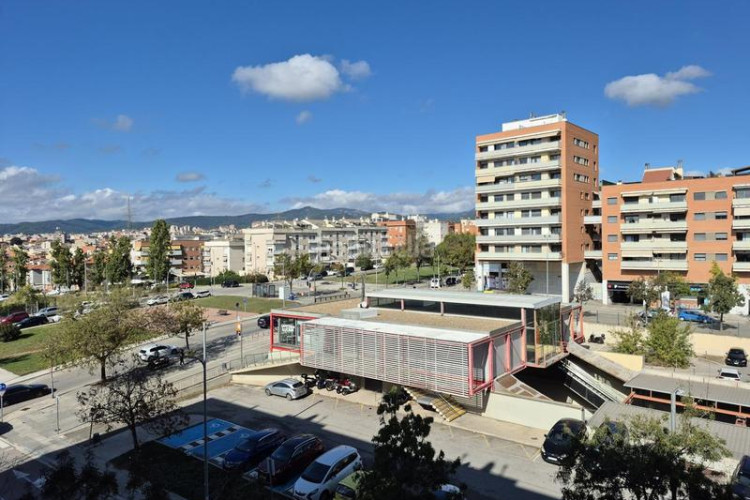 Piso edifici residencial blau cel de 3 hab con terraza 12 m2 sur 2 piscinas, gimnasio, conserjeria y mas en Terrassa