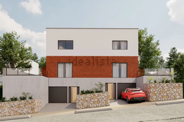 Chalet pareado en calle América, 47