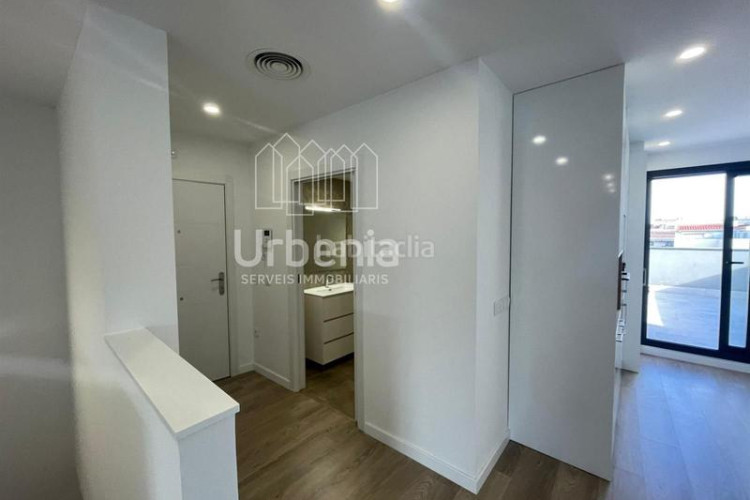 Dúplex duplex tercera planta, 4 habitaciones y con terrazas en Terrassa