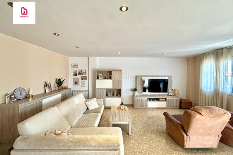 Piso  5 habitaciones con terraza balcón y lavadero para entrar a vivir en Terrassa