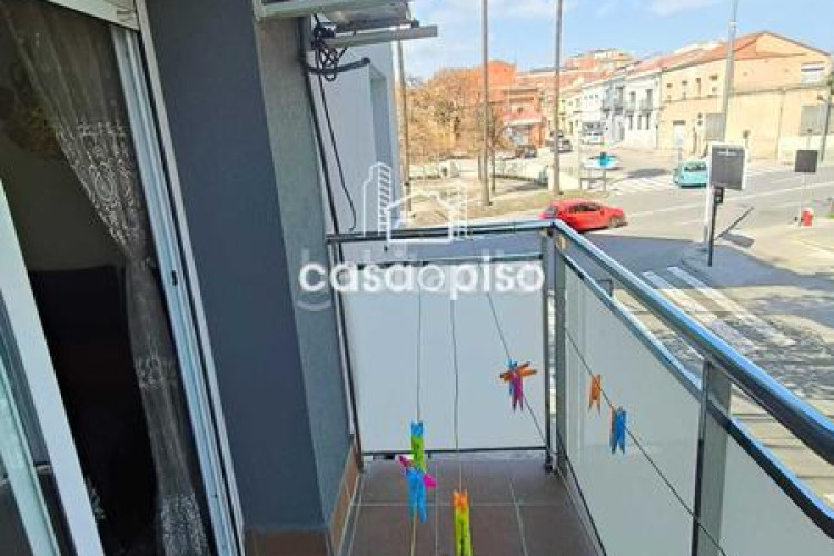 Piso  reformado en La Cogullada 3 dormitorios, 1 baño, todo exterior, cocina individual, con dos balcones uno de 6m y otro de 4m y en Terrassa