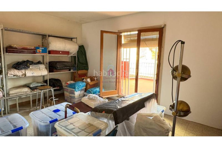 Casa  en venta en la gripia, en carrer borges blanques de 220m construidos con salida a patio de 40m, tres terrazas y en Terrassa