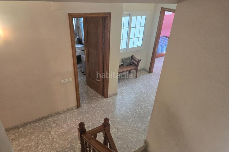 Chalet casa de 3 plantas con piscina y gran garajealmacén en Terrassa