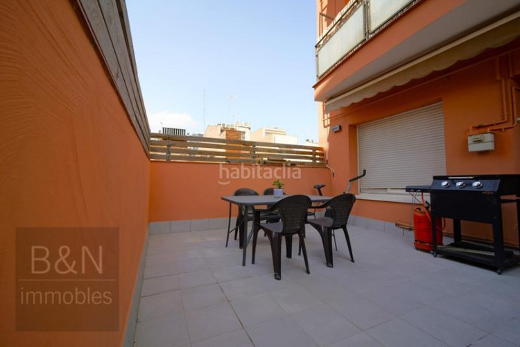Piso en el centro con terraza de 20m y a un paso del parc vallparadís en Terrassa