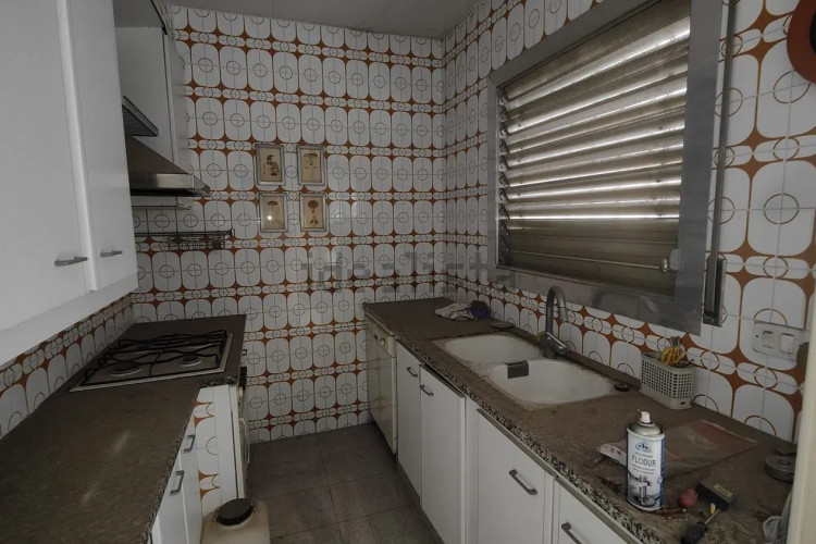 Venta Casa Adosada a Reformar con muchas posibilidades.