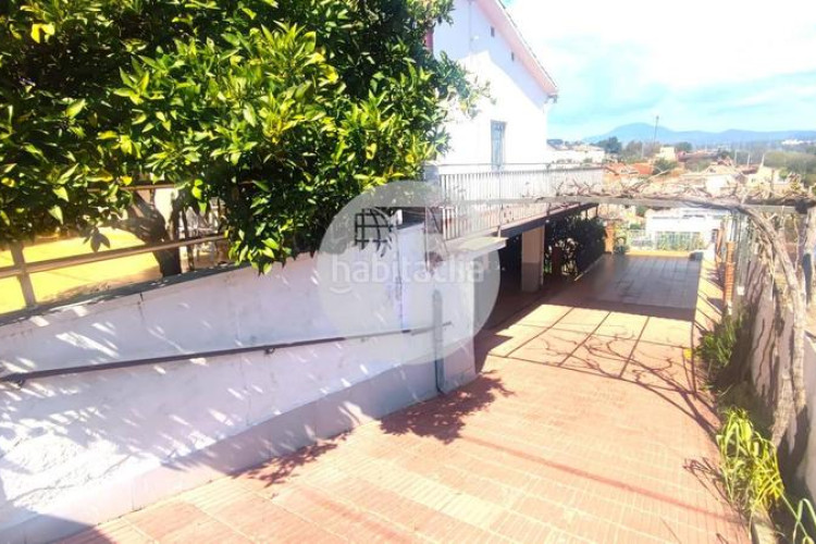 Casa encantadora casa independiente en Can Parellada, perfecta para dos familias en Terrassa