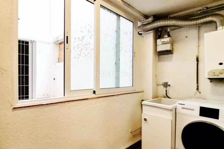 Piso cantoner de 115 m2 amb 4 hab i 2 banys al carrer faraday a 100 metres de la plaça del progres en Terrassa