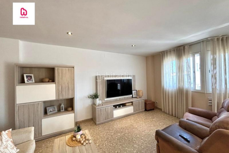 Piso  5 habitaciones con terraza balcón y lavadero para entrar a vivir en Terrassa
