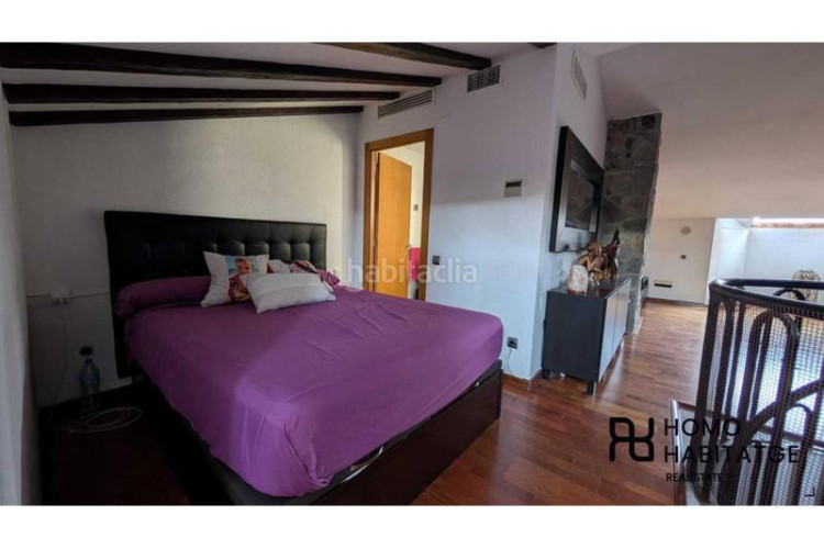 Dúplex tu nuevo hogar dúplex con chimenea, parking y zonas verdes alrededor en Terrassa