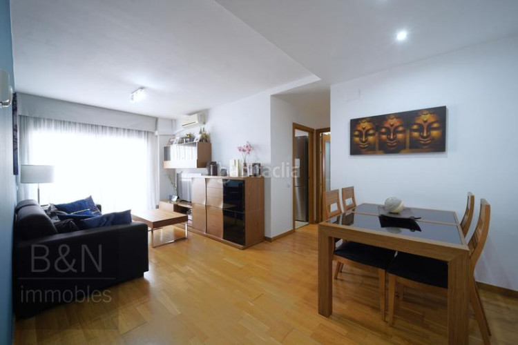 Piso te vas a enamorar de su carácter! amplio, luminoso, con zona comunitaria y plaza de párquing con trastero en Terrassa