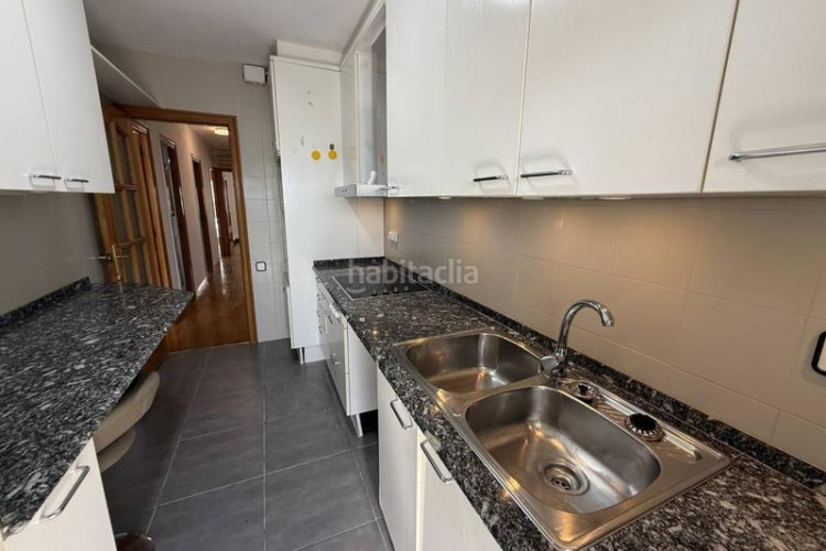 Piso gran piso en can aurell , 4 habitaciones y parking incluido en Terrassa