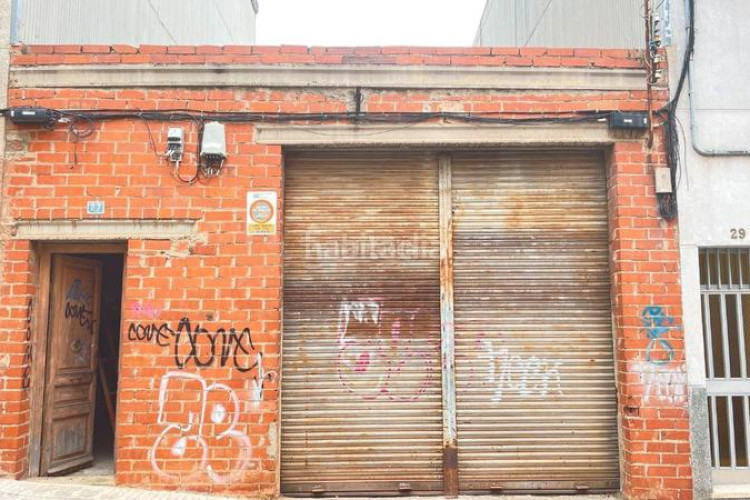 Casa local per a edificar casa unifamiliar. en Les Arenes - La Grípia - Can Montllor Terrassa