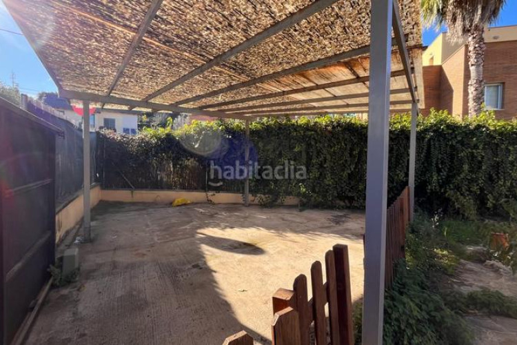 Chalet casa con piscina y vistas en zona residencial en Terrassa