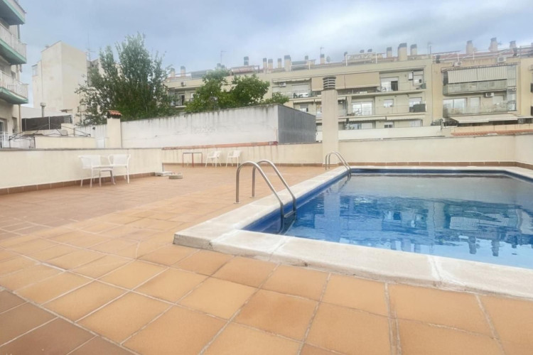 Plau00E7a del Mestre Serrat, Sant Pere