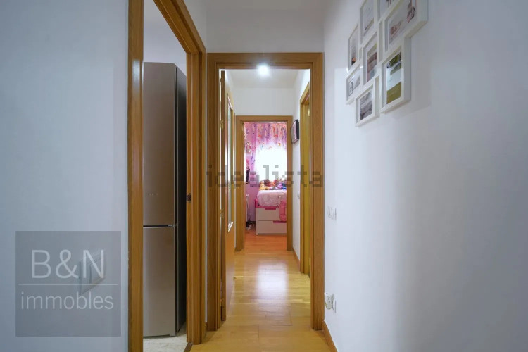 ¡Te vas a enamorar de su carácter! Amplio, luminoso, con zona comunitaria, párquing y trastero.