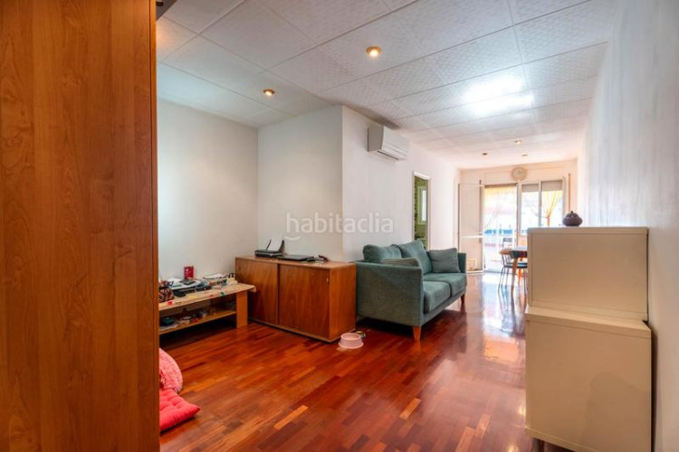Casa adosada zona centro. casa adosada de 4habs. + 2lav. `terraza + garaje en Terrassa