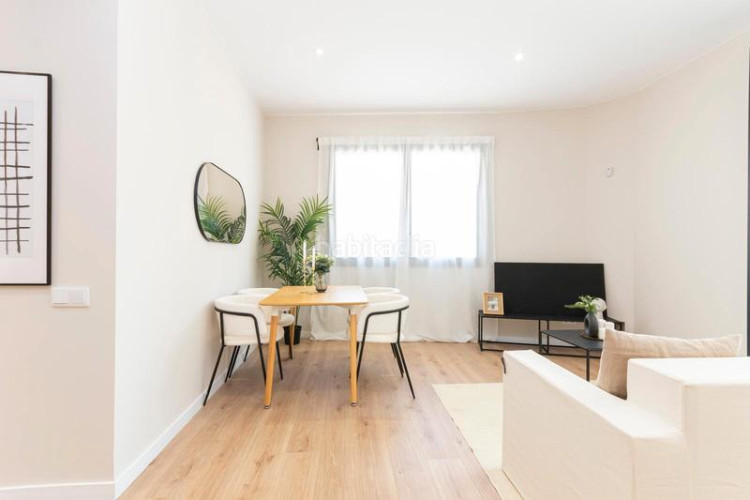 Piso precioso piso en inmejorable ubicación: vivienda esquinera con mucha luz: salón-comedor-cocina, 3 habitaciones, 2 baños, terraza.. en Terrassa