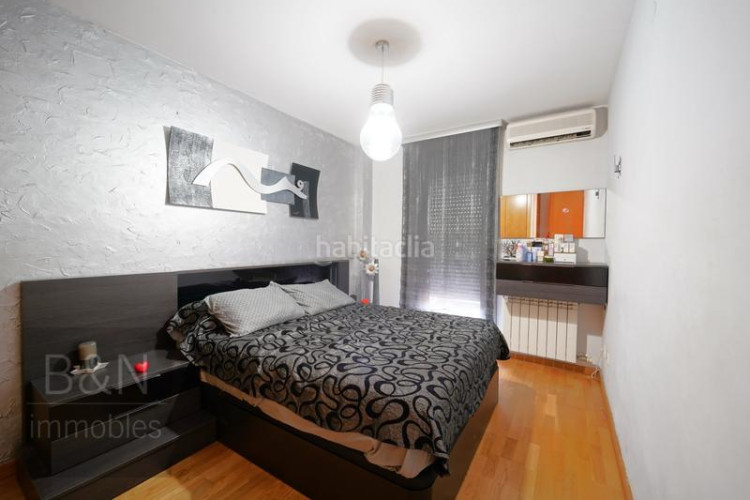 Dúplex tu hogar con alma espacio, confort, tres salidas al exterior y zona comunitaria con piscina y plaza de parking en Terrassa
