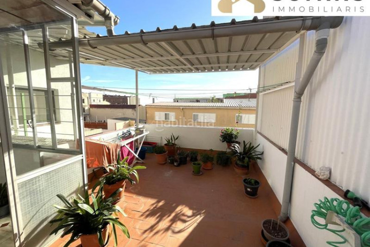 Casa adosada con amplias terrazas y gran potencial en Terrassa