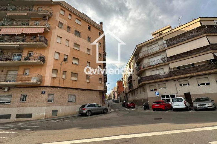 Piso  en planta baja de 3 habitaciones, todo exterior, La Cogullada en Terrassa