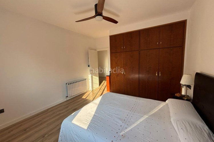 Casa adosada unifamiliar adosada, 4 habitaciones, gran garaje y terraza en Terrassa