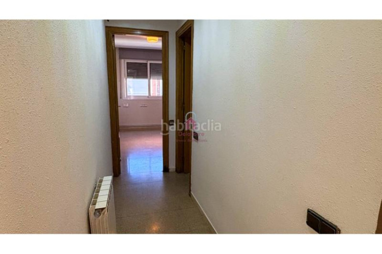 Ático  en venta tocando avda. jaume 1 de 105m construidos con salida a terraza de 18m a pie de comedor. en Terrassa