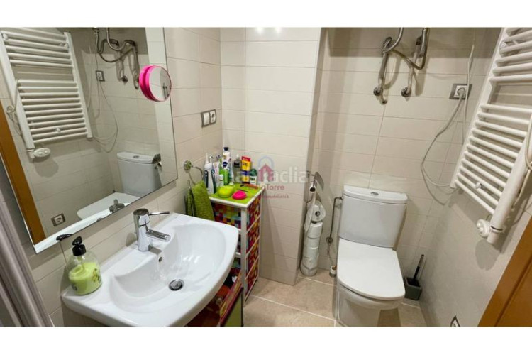 Piso  seminuevo en venta tocando avda. de barcelona de 35m construidos. en Terrassa