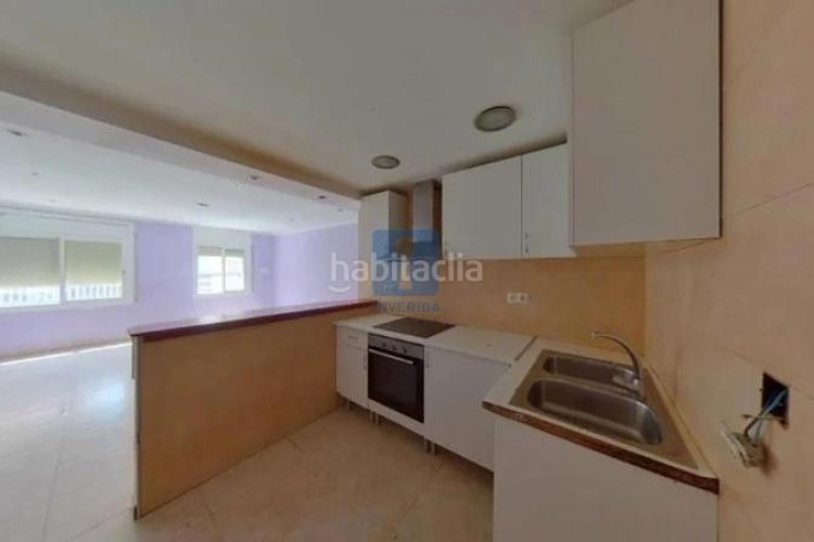 Piso inmueble ilegalmente okupado situado en la calle del renaixement 3, 12, , barcelona en Terrassa