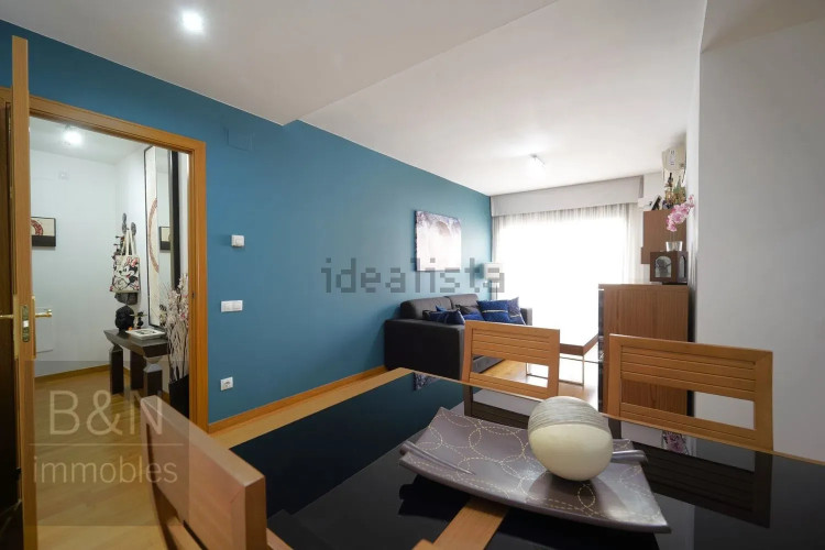¡Te vas a enamorar de su carácter! Amplio, luminoso, con zona comunitaria, párquing y trastero.