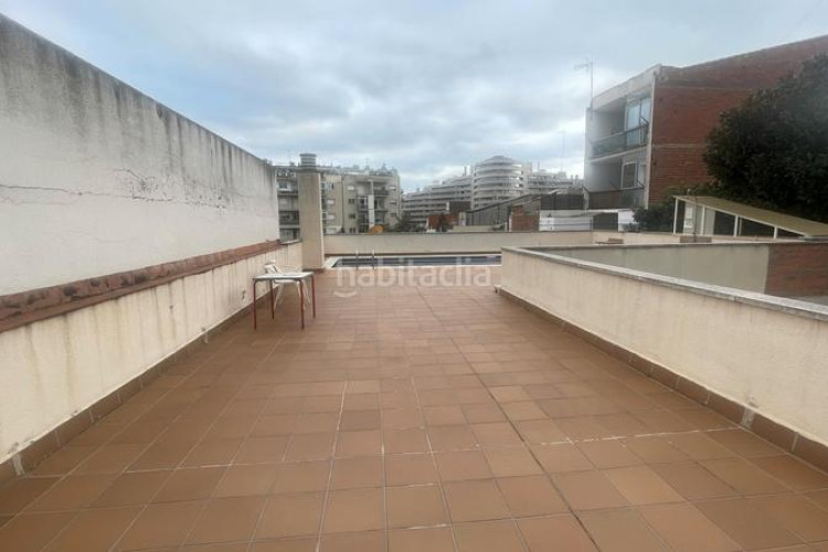 Piso zona de sant pere. piso de 3habs. + 2lav. + balcón + trastero + piscina comunitaria en Terrassa