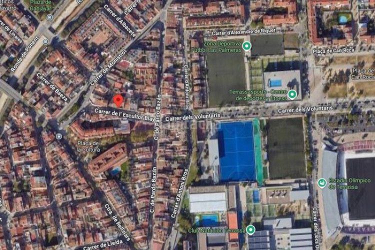 Estudio estudi seminou orientat a sud al costat del complex olímpic en Terrassa