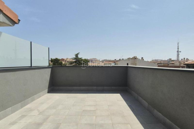 Dúplex duplex invertit obra nova de 160 m2 4 hab dobles i 4 terrasses al carrer transversal en Terrassa