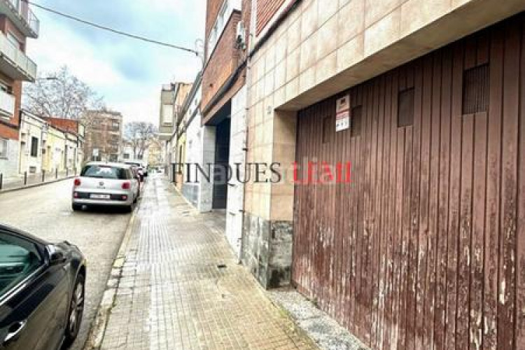 Casa adosada casa a reformar con potencial para 2 viviendas centro en Terrassa