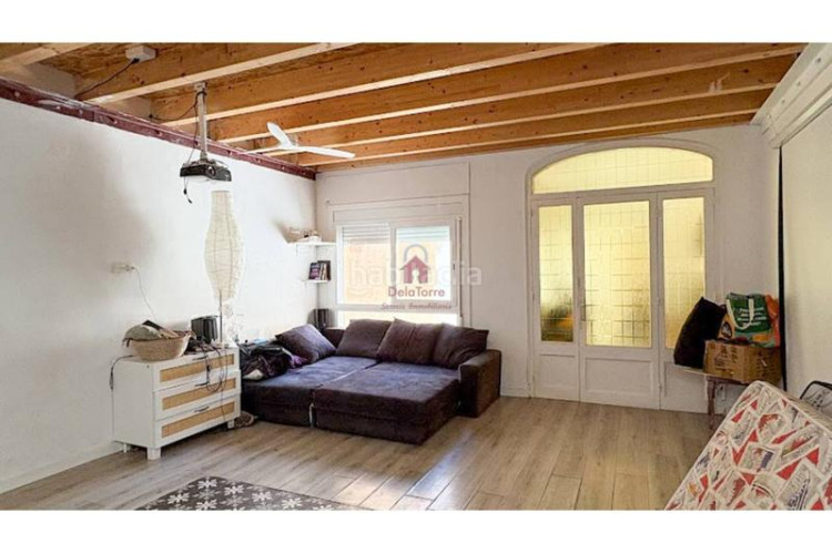 Casa pareada casa en en venta ca naurell de 210m construidos con salida a patio, dos terrazas y garaje. en Terrassa