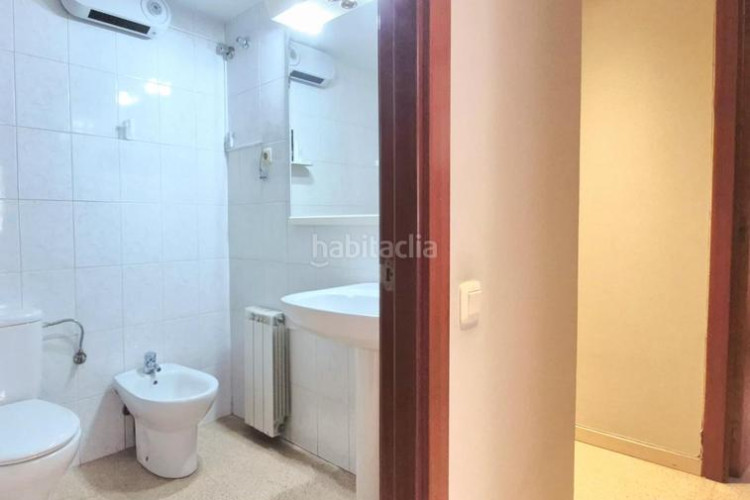 Piso pis de 4 hab amb parquing i espectacular de traster 25 m2 a la gripia en Terrassa