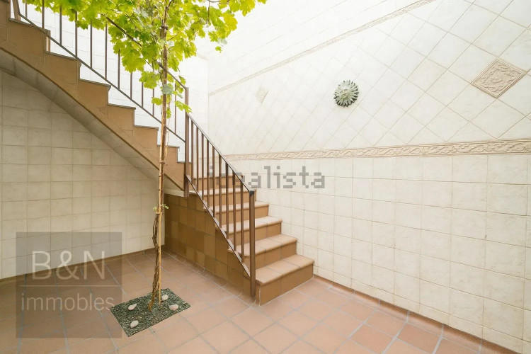 Una planta baja con alma de hogar y dos terrazas que te invitan a disfrutar de la vida