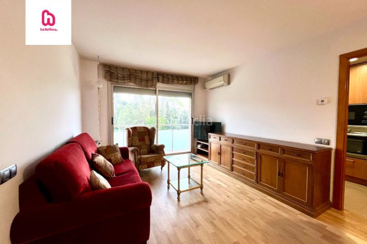 Piso  de 3 habitaciones con 2 balcones y vistas al parque sant jordi en Terrassa