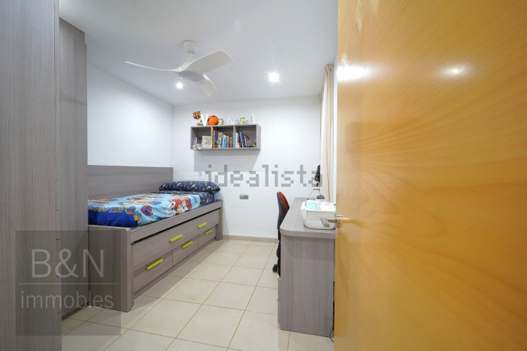 Un hogar reformado, con doble salida exterior y solo un vecino.