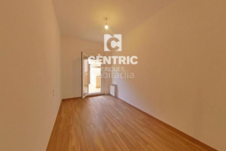 Piso oportunidad inversión. piso grande con 4 habitaciones perfecto para familias numerosas! en Terrassa