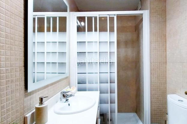 Casa magnifica casa unifamiliar de 230 m2 con 3 hab dobles y gran estudio 55 m2 en Terrassa