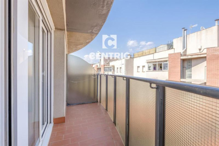 Casa adosada casa de 3 habitaciones en La Maurina Terrassa