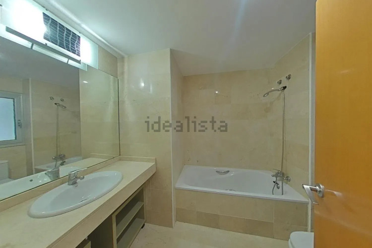 ESPECTACULAR DÚPLEX DE 4DORMITORIOS+3BAÑOS +BALCON+TERRAZA + PARKING (17M).