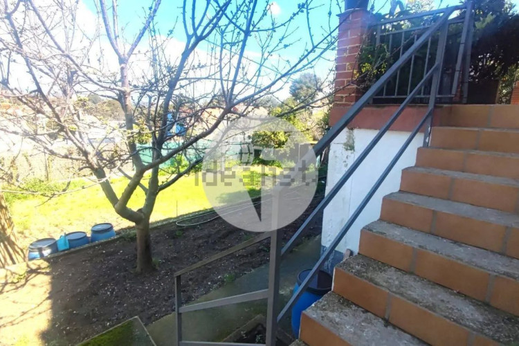 Casa independiente en calle del Camerun