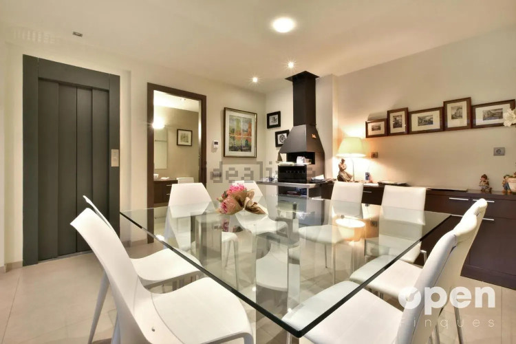 Chalet adosado en calle de la Poetessa Caparà