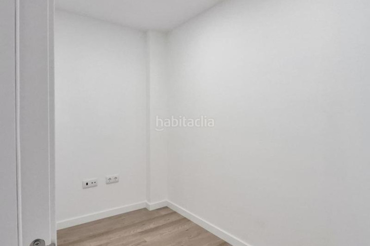 Planta baja pis obra nova 95 m2 2 hab dobles i estudi al carrer transversal en Terrassa