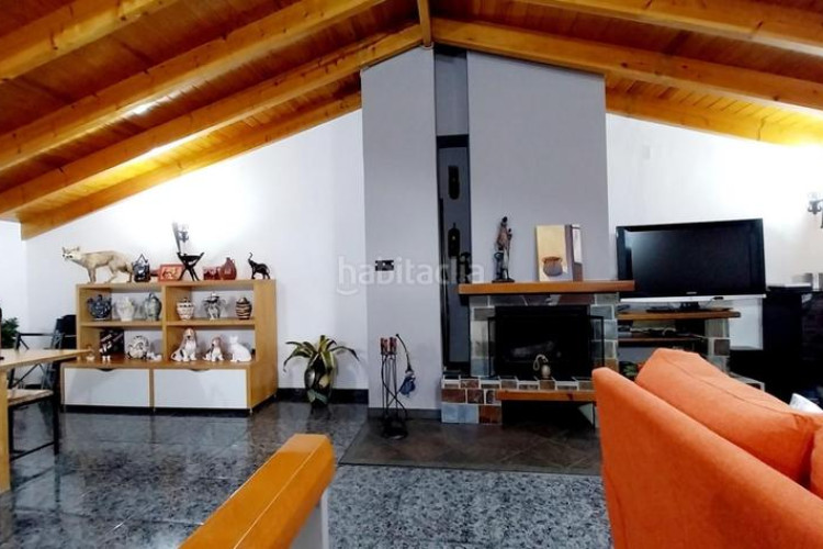 Casa adosada unifamiliar adosada con estudio 55 m2 en Terrassa