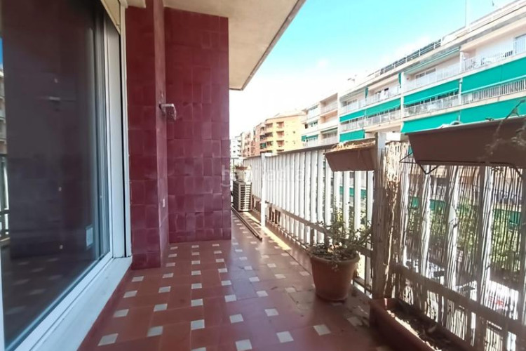 Piso zona de Can Boada. piso de 4habs. + 2lav. + balcó. necessita reforma en Terrassa